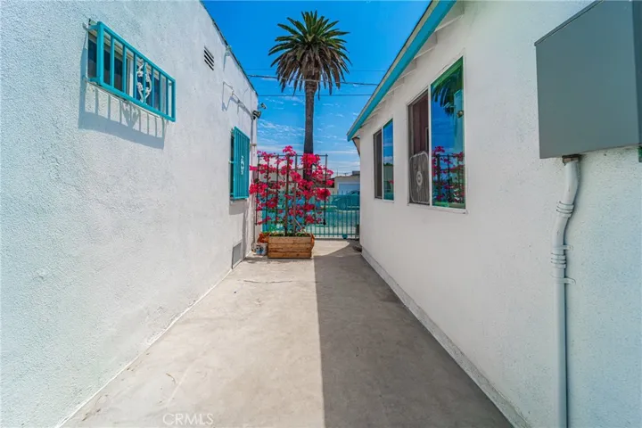 1502 W 65th Street, Los Angeles, California 90047
