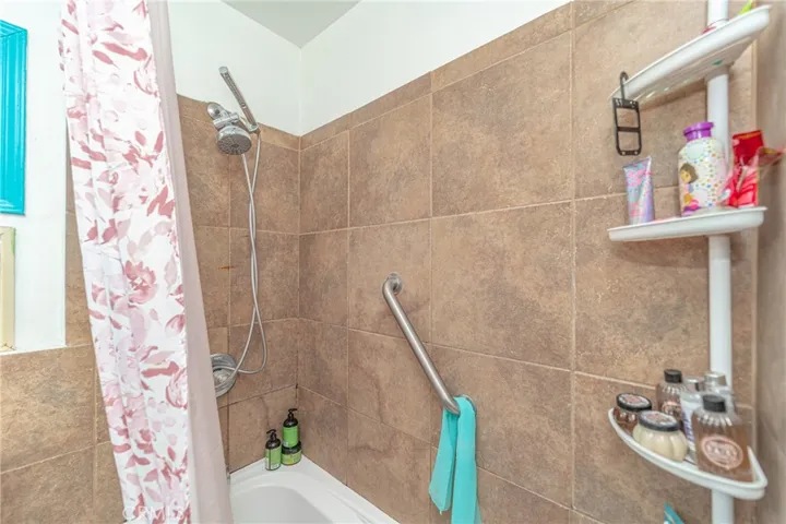 1502 W 65th Street, Los Angeles, California 90047