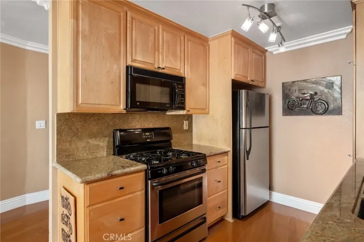 565 Esplanade 214, Redondo Beach, California 90277