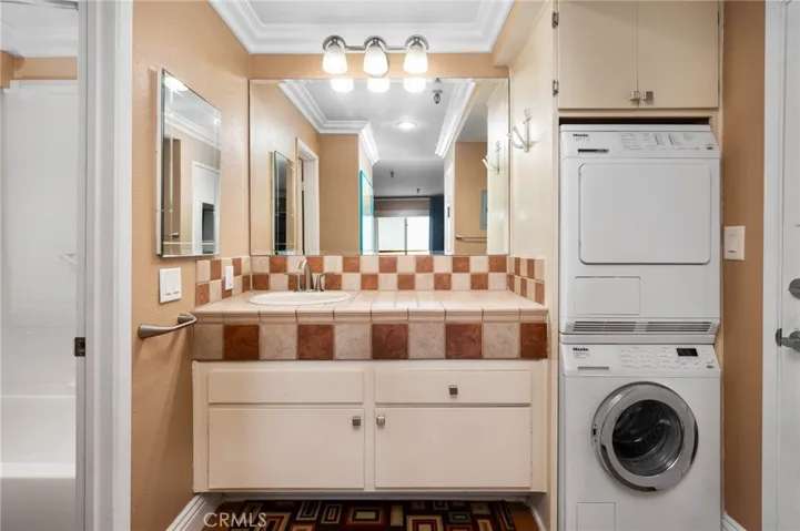 565 Esplanade 214, Redondo Beach, California 90277