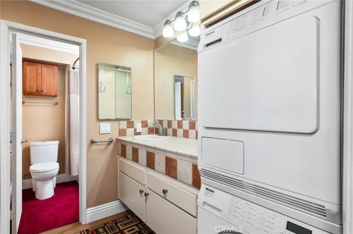 565 Esplanade 214, Redondo Beach, California 90277