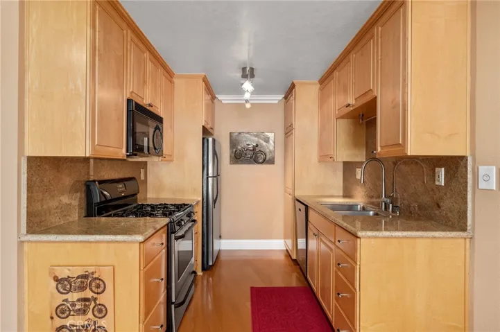 565 Esplanade 214, Redondo Beach, California 90277
