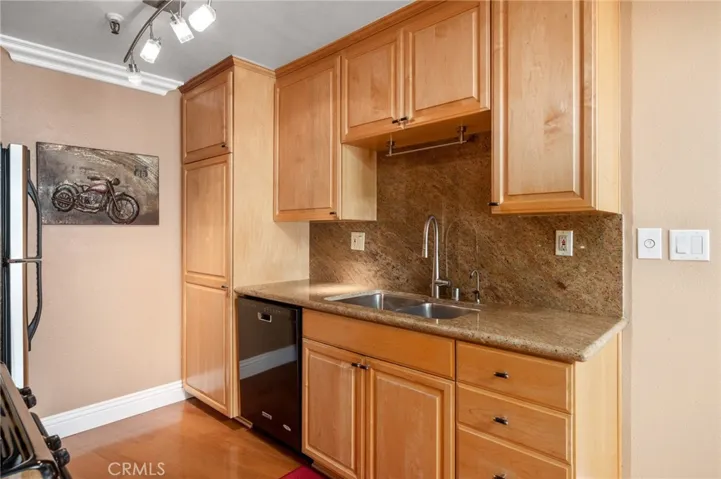 565 Esplanade 214, Redondo Beach, California 90277