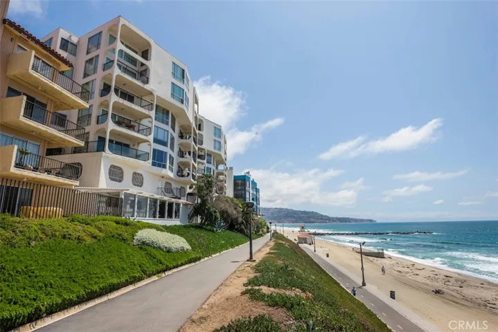565 Esplanade 214, Redondo Beach, California 90277