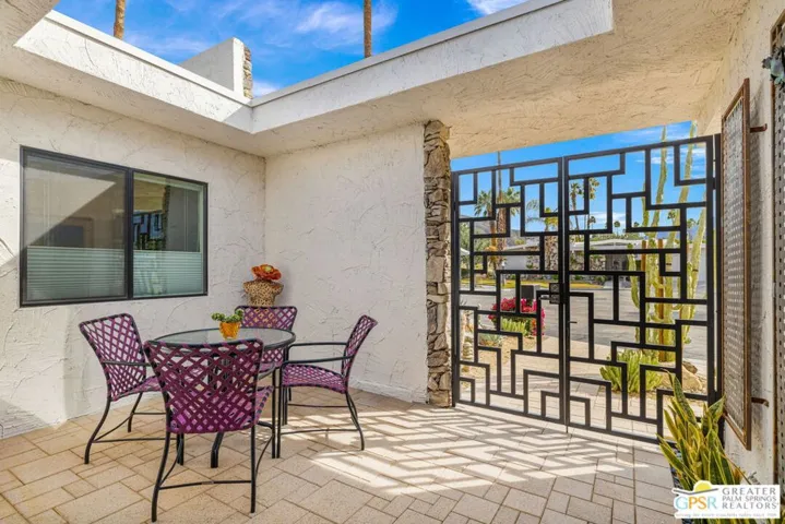 1380 Malaga Circle, Palm Springs, California 92264