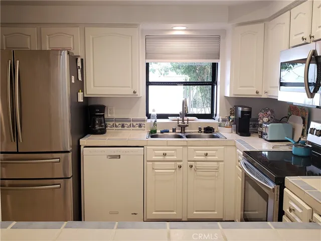 615 Woodcrest Lane E, Palm Desert, California 92260