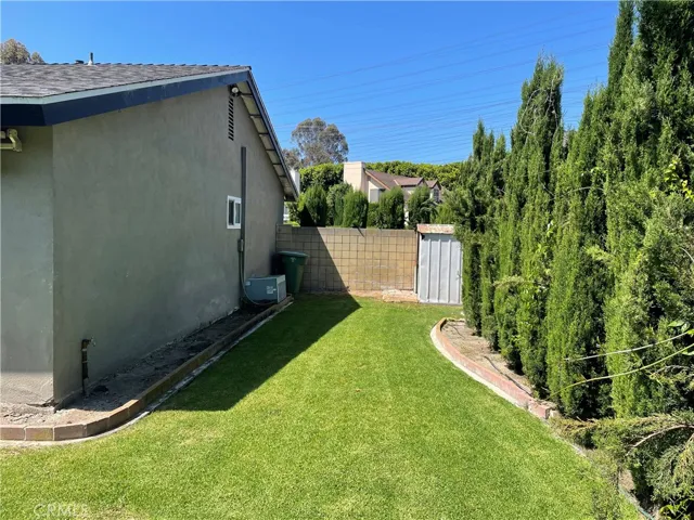 104 Loyola, Seal Beach, California 90740