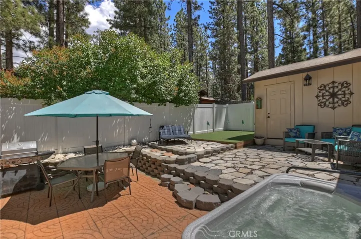 208 W Aeroplane Boulevard, Big Bear City, California 92314