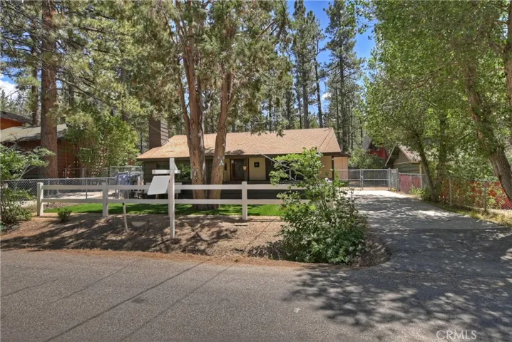 208 W Aeroplane Boulevard, Big Bear City, California 92314