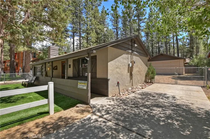 208 W Aeroplane Boulevard, Big Bear City, California 92314