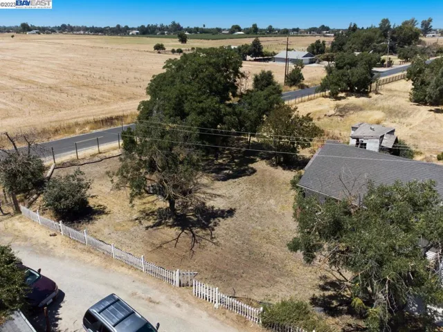 23480 N Pearl Rd, Acampo, California 95220