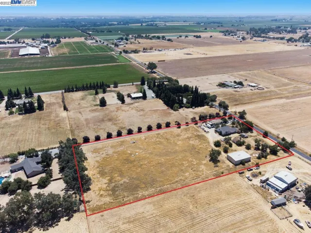 23480 N Pearl Rd, Acampo, California 95220