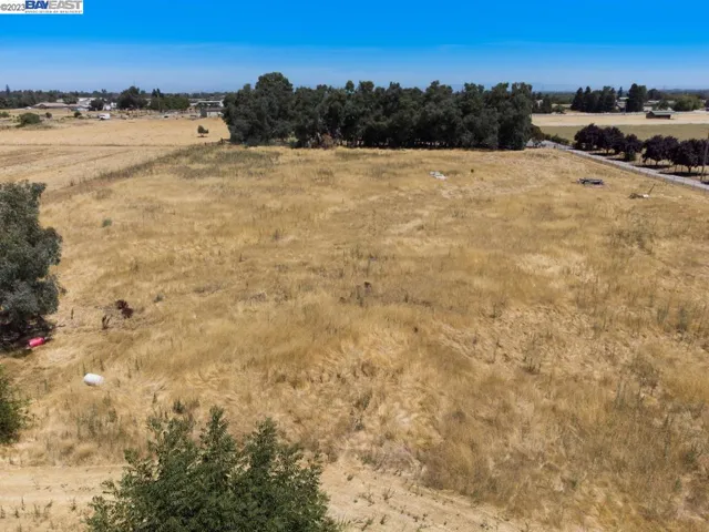 23480 N Pearl Rd, Acampo, California 95220
