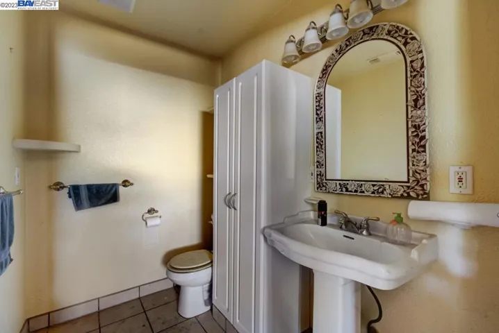 23480 N Pearl Rd, Acampo, California 95220