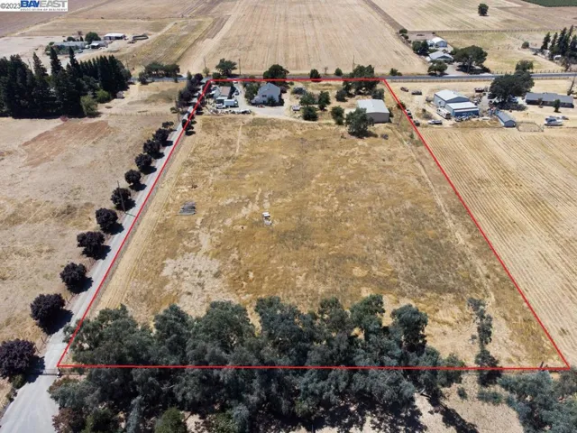 23480 N Pearl Rd, Acampo, California 95220