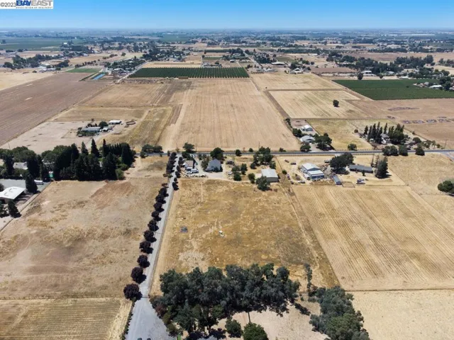 23480 N Pearl Rd, Acampo, California 95220