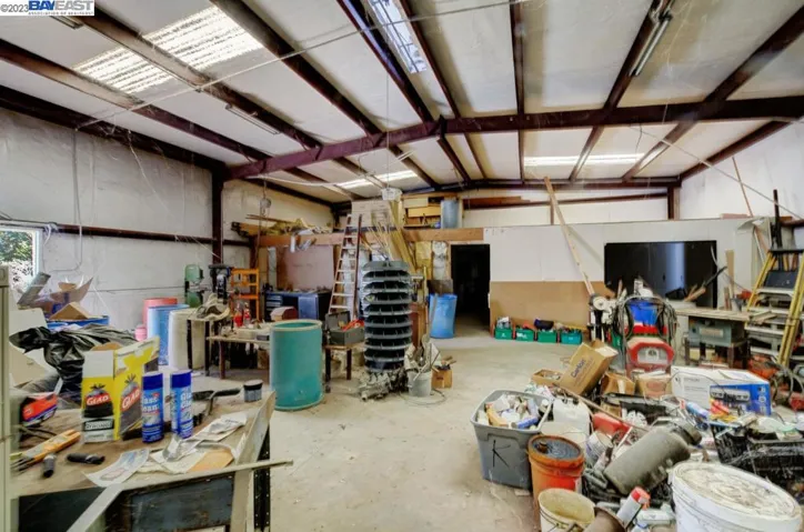 23480 N Pearl Rd, Acampo, California 95220