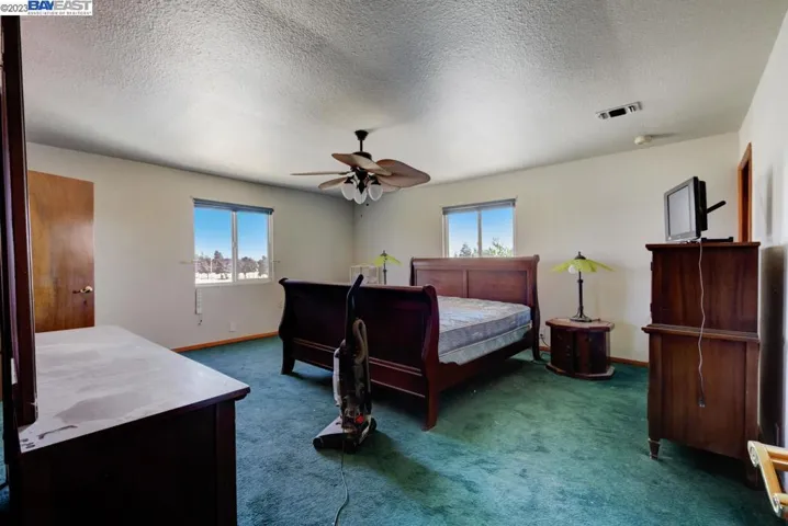23480 N Pearl Rd, Acampo, California 95220
