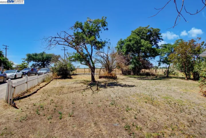 23480 N Pearl Rd, Acampo, California 95220