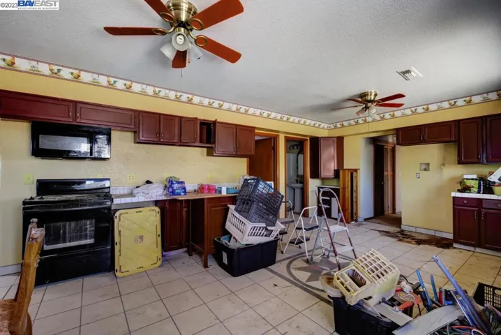 23480 N Pearl Rd, Acampo, California 95220