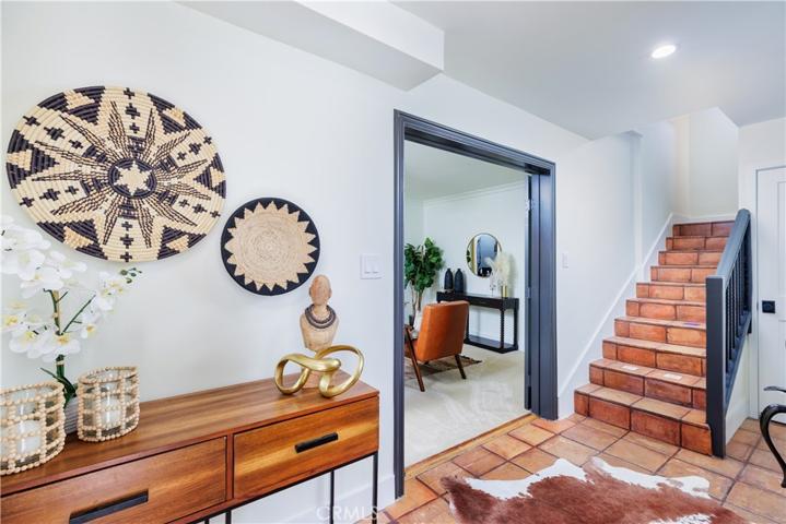 Office on entry level
