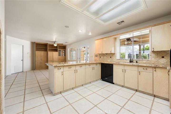 7509 Live Oak Way, Bakersfield, California 93308