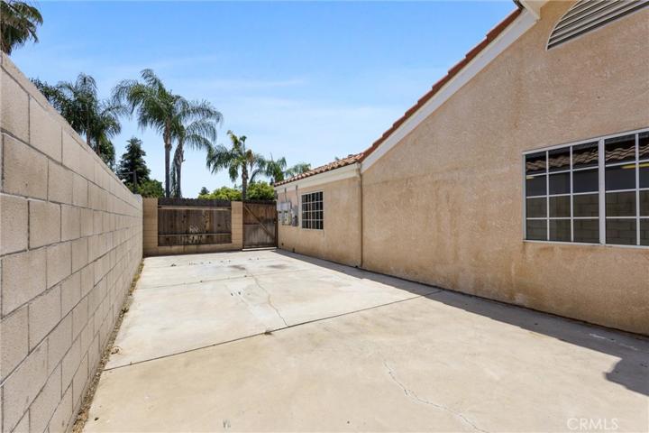 7509 Live Oak Way, Bakersfield, California 93308