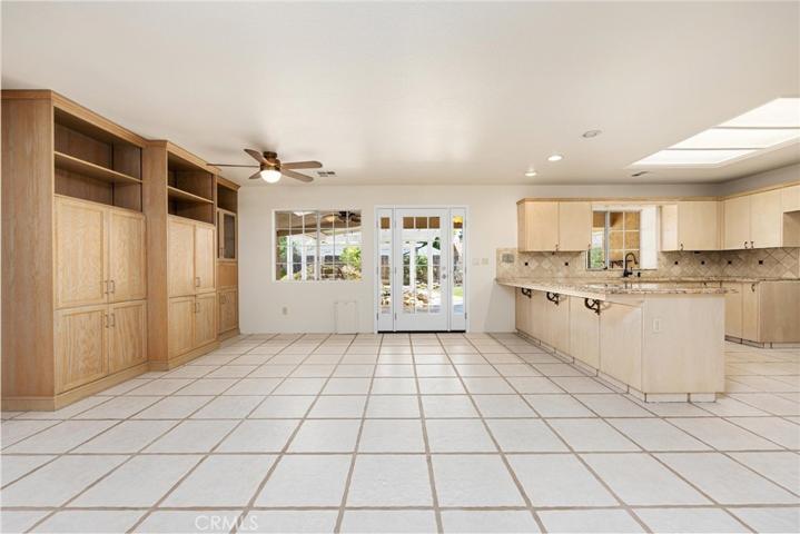 7509 Live Oak Way, Bakersfield, California 93308
