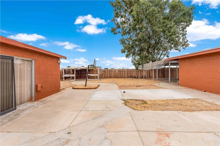 40458 12th W Street, Palmdale, California 93551