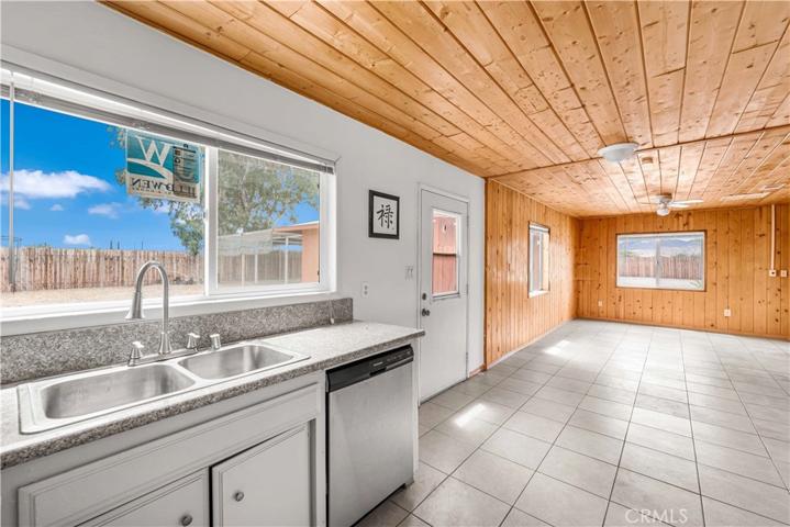 40458 12th W Street, Palmdale, California 93551