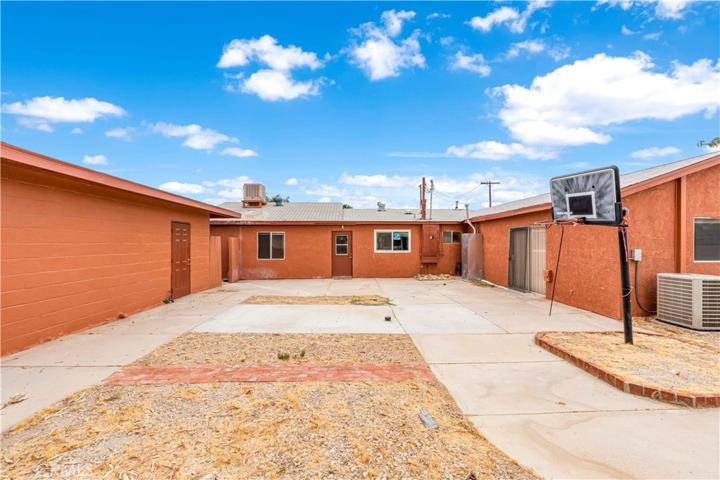 40458 12th W Street, Palmdale, California 93551