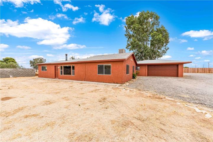 40458 12th W Street, Palmdale, California 93551