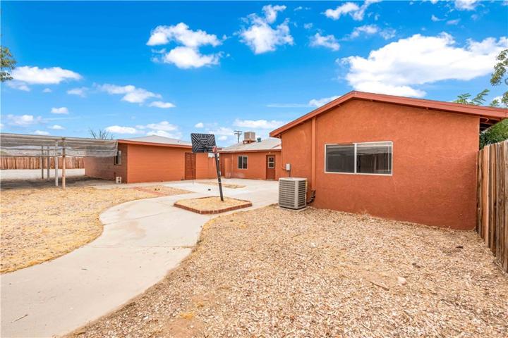 40458 12th W Street, Palmdale, California 93551