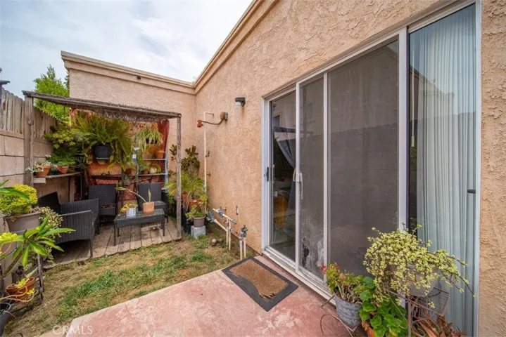 452 Chatsworth Dr., San Fernando, California 91340