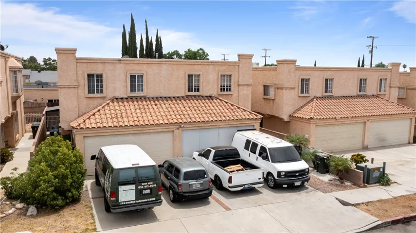452 Chatsworth Dr., San Fernando, California 91340