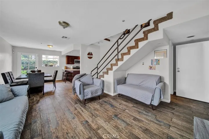 452 Chatsworth Dr., San Fernando, California 91340