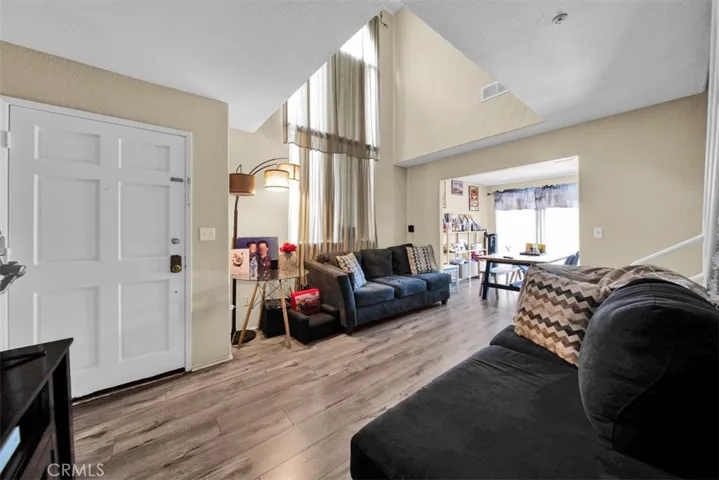 452 Chatsworth Dr., San Fernando, California 91340