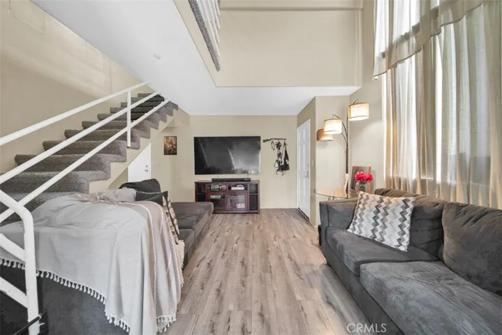 452 Chatsworth Dr., San Fernando, California 91340