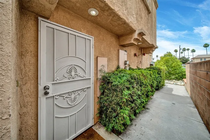 452 Chatsworth Dr., San Fernando, California 91340