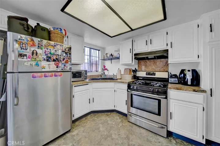 452 Chatsworth Dr., San Fernando, California 91340