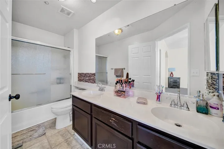 452 Chatsworth Dr., San Fernando, California 91340
