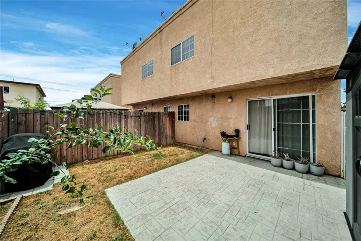 452 Chatsworth Dr., San Fernando, California 91340