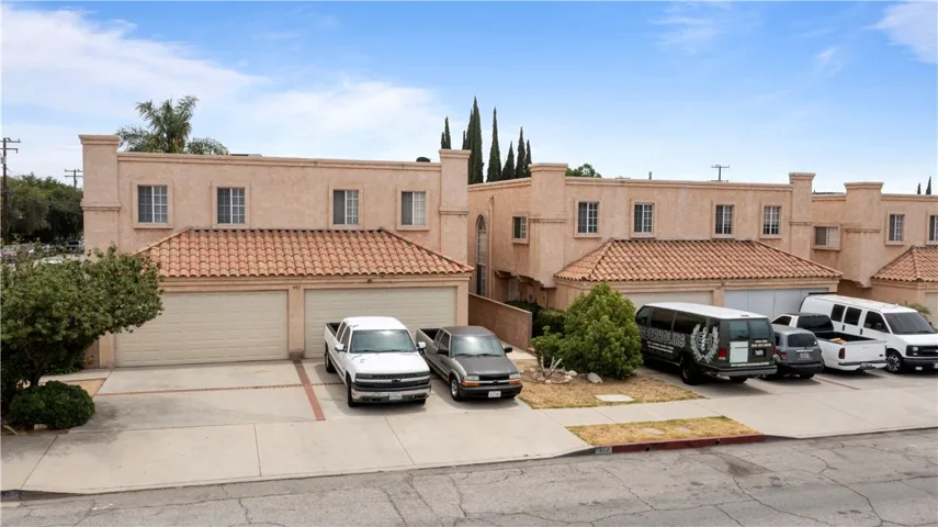 452 Chatsworth Dr., San Fernando, California 91340