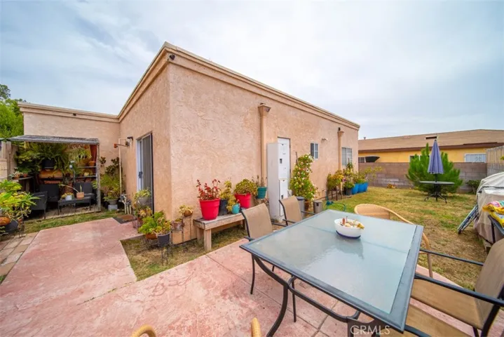 452 Chatsworth Dr., San Fernando, California 91340