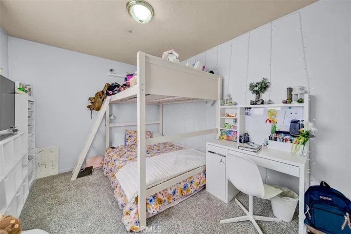 452 Chatsworth Dr., San Fernando, California 91340