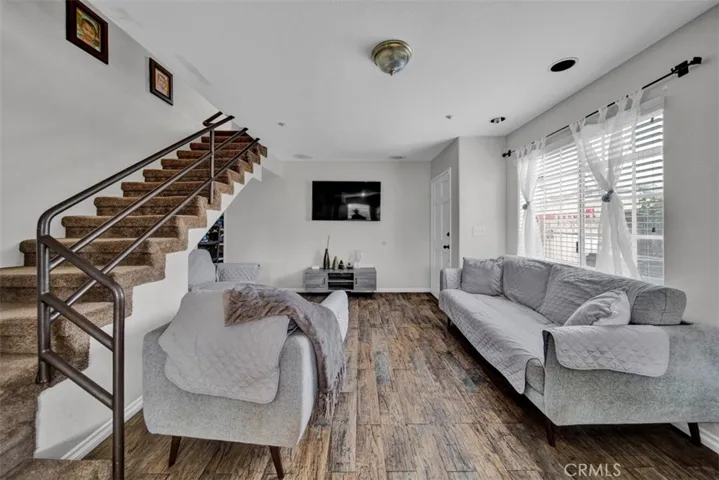 452 Chatsworth Dr., San Fernando, California 91340