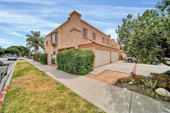 452 Chatsworth Dr., San Fernando, California 91340