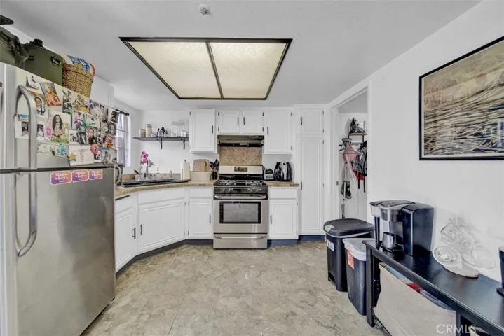 452 Chatsworth Dr., San Fernando, California 91340