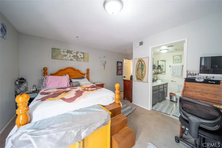 452 Chatsworth Dr., San Fernando, California 91340