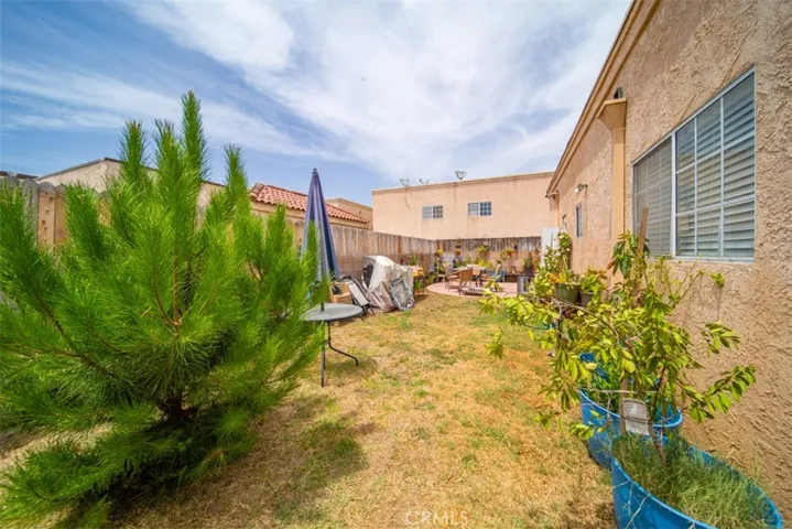 452 Chatsworth Dr., San Fernando, California 91340